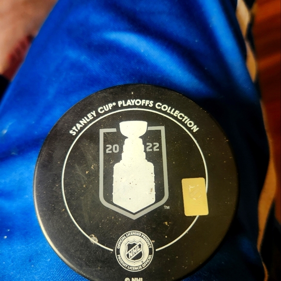Nhl 2022 playoff puck - Picture 2 of 2